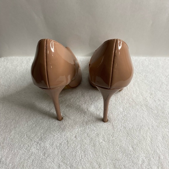 Shoe Republic LA
Paltrow Taupe Patent Leather Pumps/great con/Size 7.5 4.5 inch - Picture 9 of 9